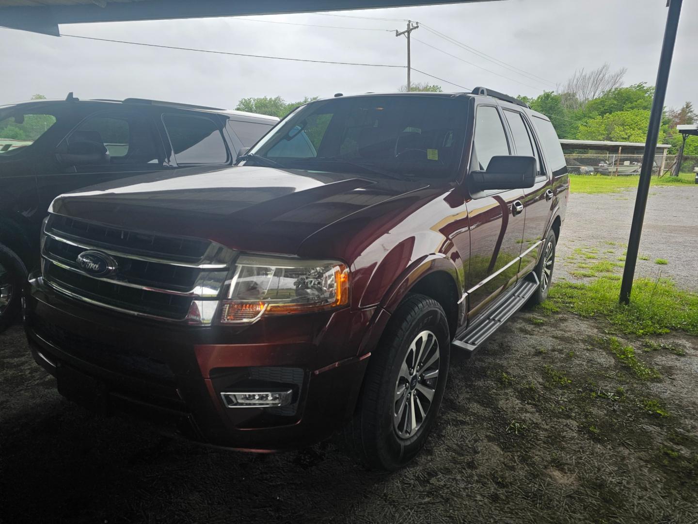 2017 MAROON Ford Expedition XLT 2WD (1FMJU1HT0HE) with an 3.5L V6 DOHC 24V FFV engine, 6A transmission, located at 533 S Seven Points BLVD, Seven Points, TX, 75143, (430) 255-4030, 32.313999, -96.209351 - Photo#0